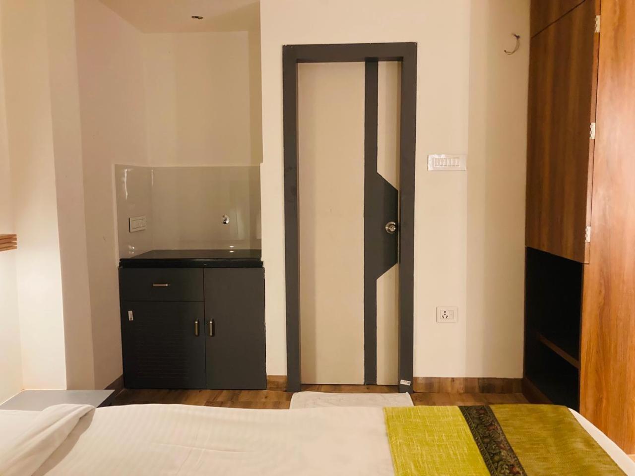 The Lavish Stay Varanasi Bagian luar foto