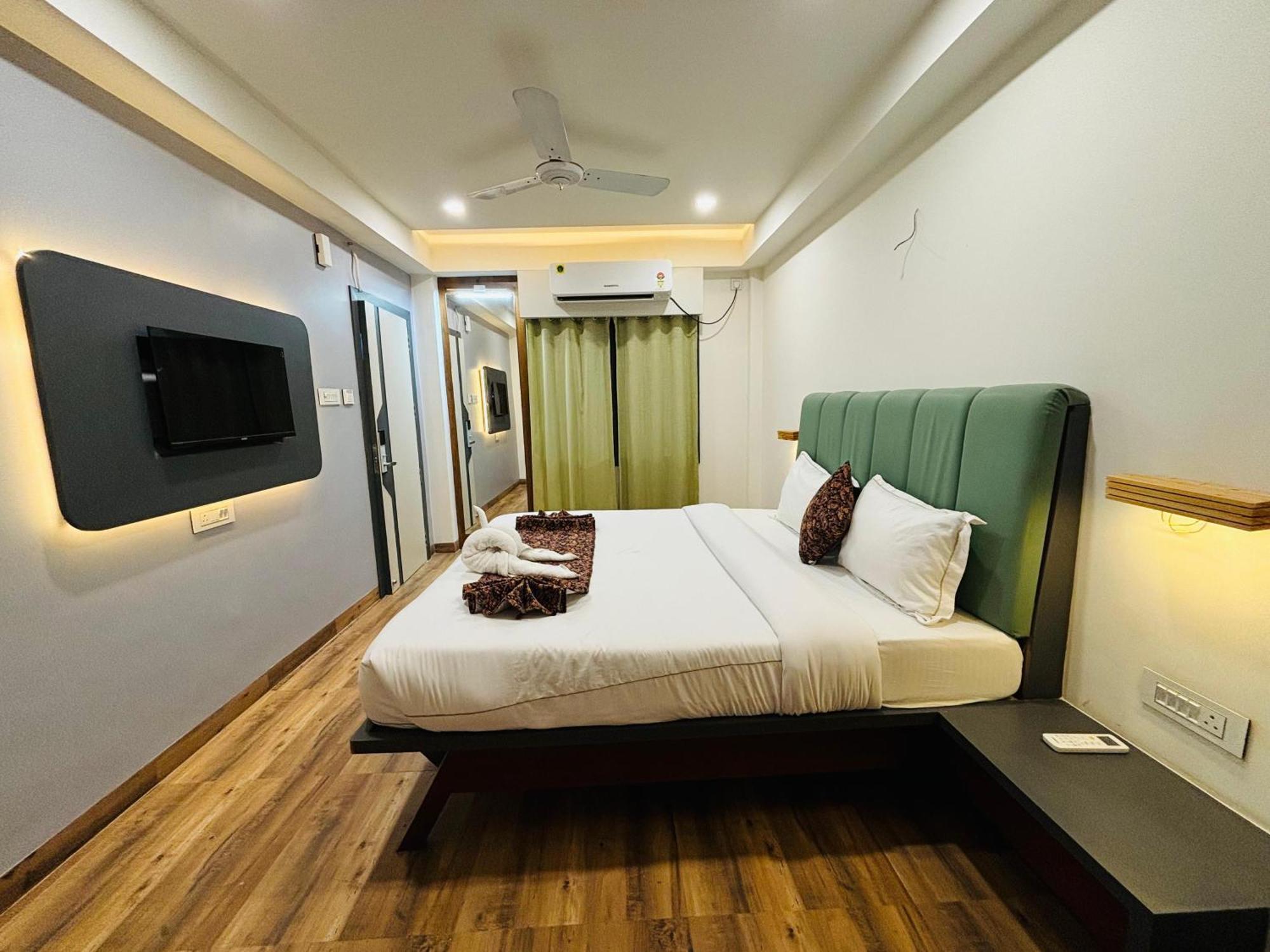 The Lavish Stay Varanasi Bagian luar foto