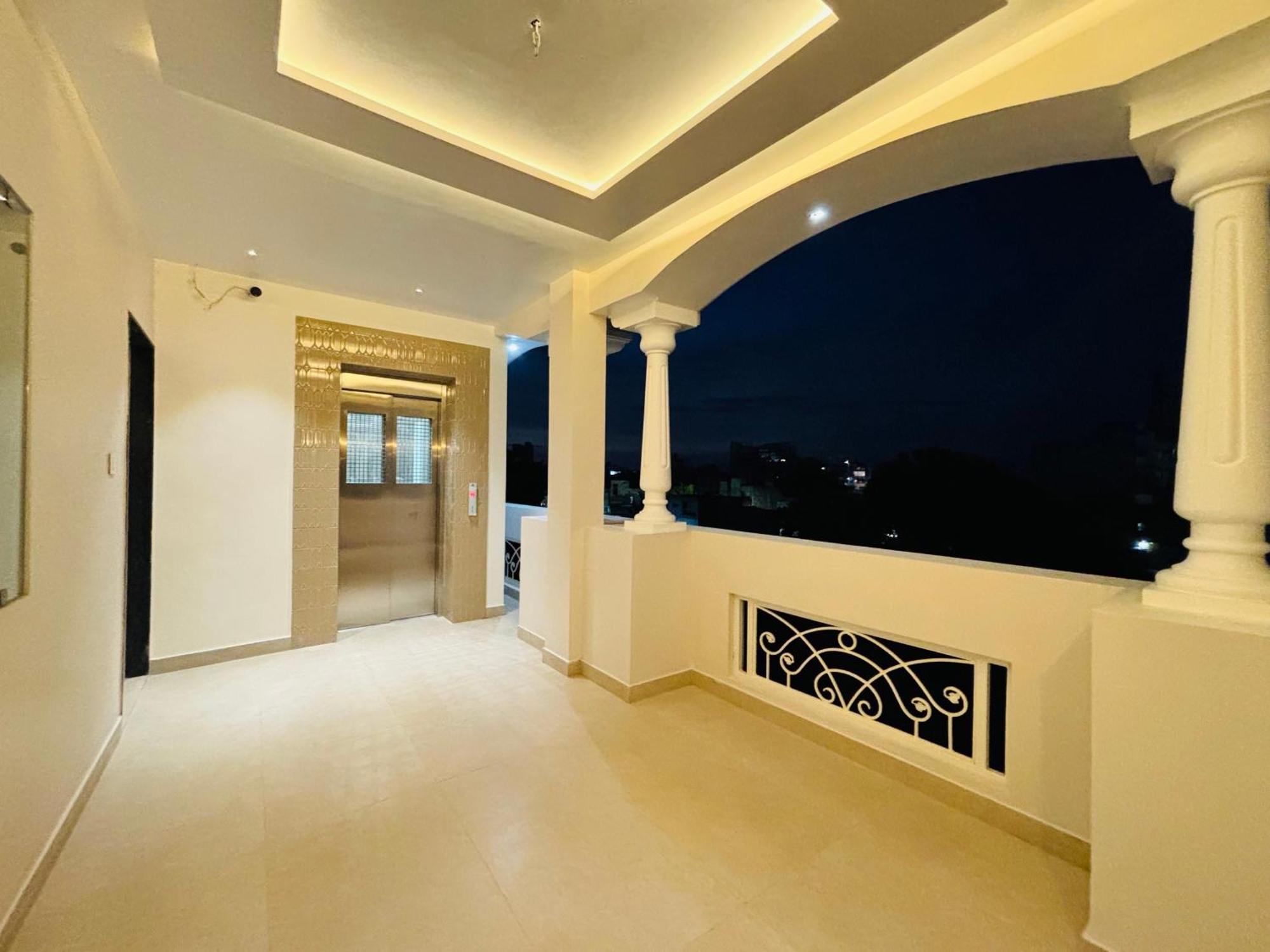 The Lavish Stay Varanasi Bagian luar foto