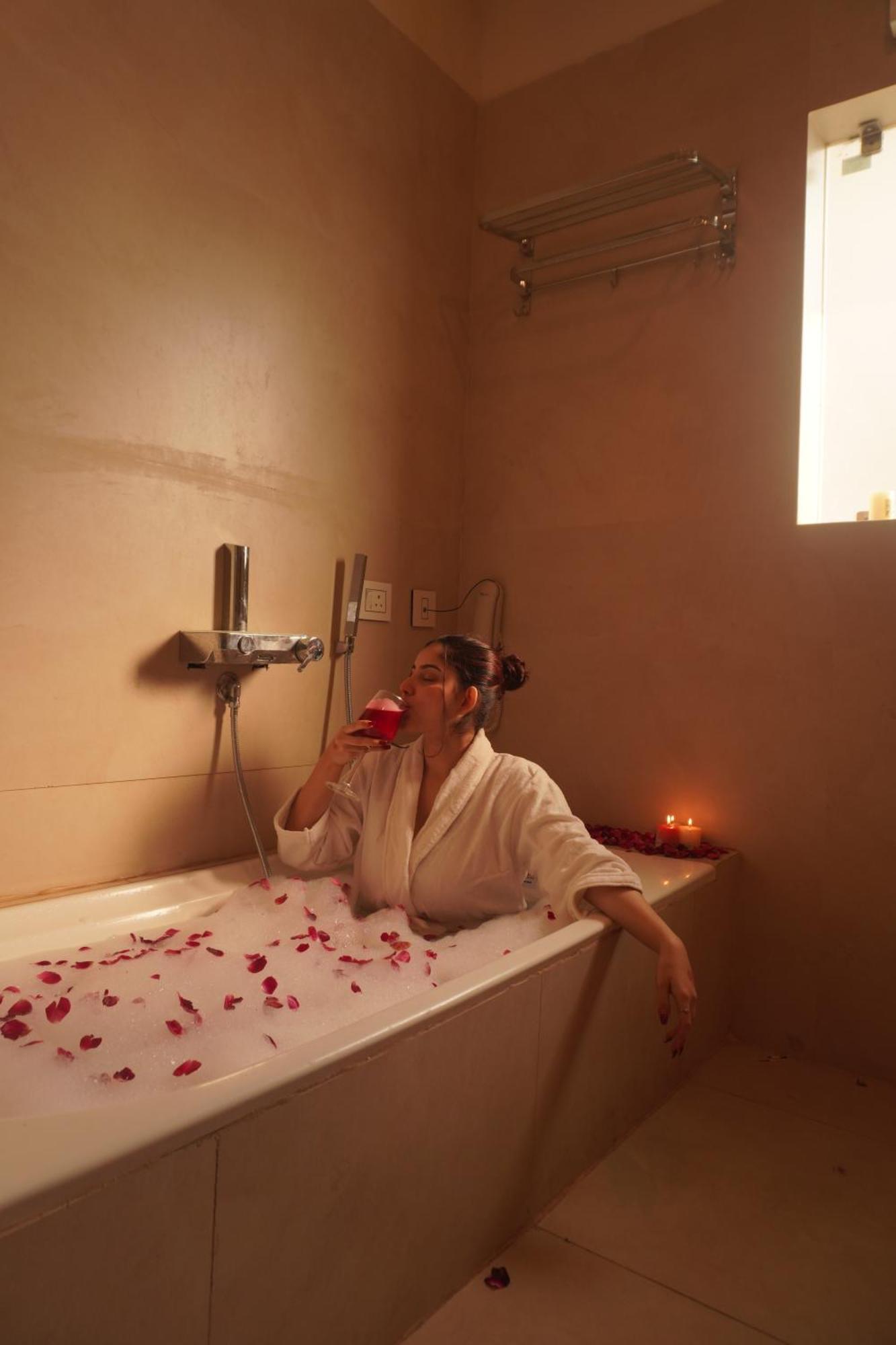 The Lavish Stay Varanasi Bagian luar foto