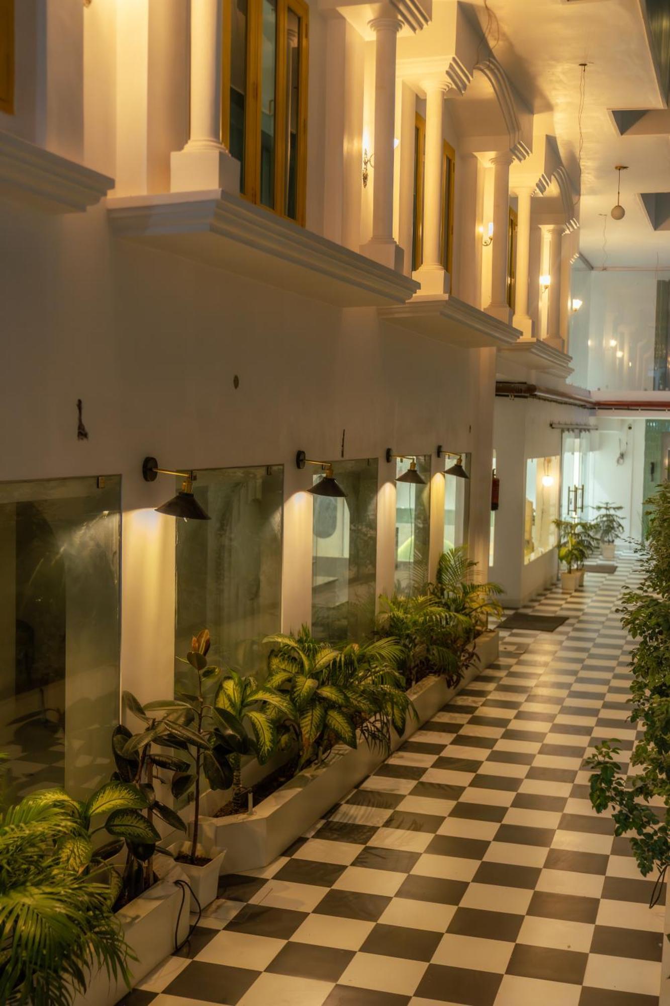 The Lavish Stay Varanasi Bagian luar foto